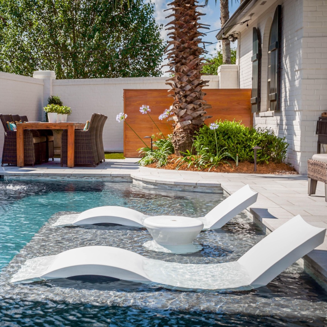 In-Pool Signature Chaise